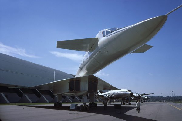 XB-70A-Valkyrie-2