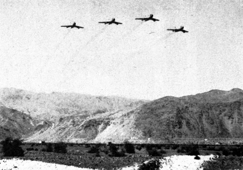 F-86 Sabres fling in formation